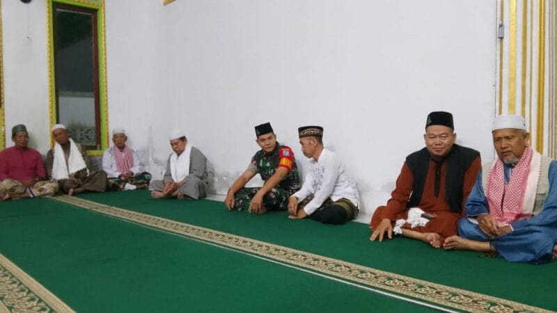 Pererat Silaturahmi, Pj Danramil 03/Tebas Hadiri Sajadah Fajar 1445 Hijriyah Desa Batu Mak Jage