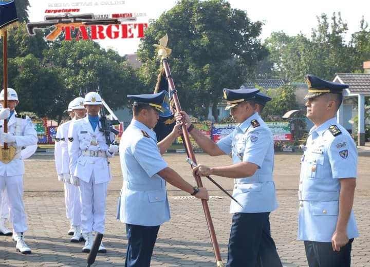 Pimpin Sertijab Komandan Skadik 301 dan Komandan Skadik 302