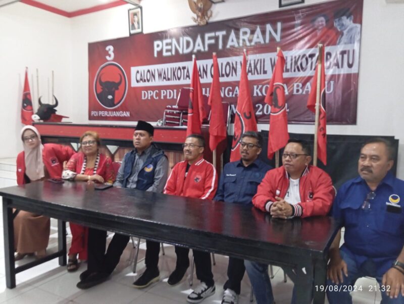 Foto: Ketua DPC PDIP Batu Punjul Santoso dan Ketua DPD Partai Nasdem Batu Kresna Dewanata Phrosakh.