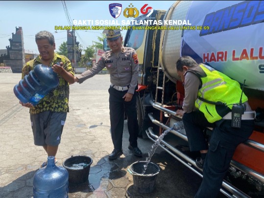 Satlantas Polres Kendal Gelar Bakti Sosial di HUT Bhayangkara Lalu Lintas ke-69