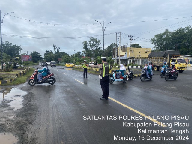 Hadir di Tengah Masyarakat, Satlantas Polres Pulang Pisau Pengaturan Pagi