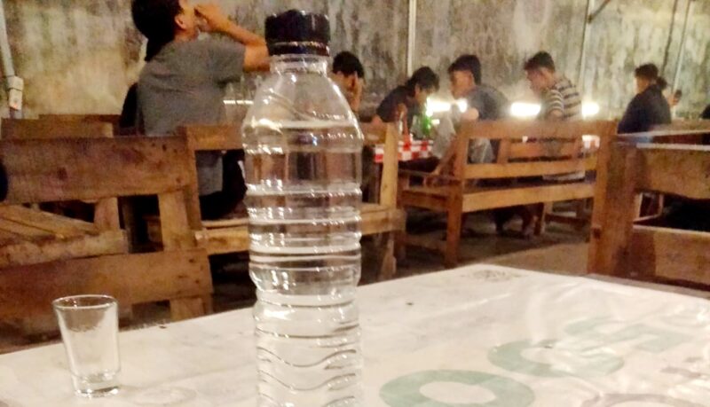 Arak Di Jual Bebas Di Warung Azuma Sarseng Desa Bangoan Kedungwaru, APH Polres Tulungagung Terkesan Tutup Mata