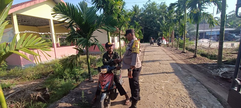 Bhabinkamtibmas, Sambangi Warga sekaligus Sisipkan Pesan Kamtibmas