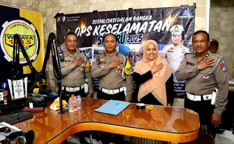 Foto: Gandeng Media Operasi Keselamatan Semeru 2025: Upaya Polres, Pelabuhan Tanjung Perak Menekan Laka Lantas
