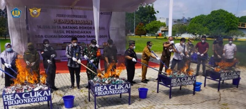 Bea Cukai Bojonegoro Musnahkan 14 Juta Batang Rokok Ilegal Senilai Rp19,4 Miliar