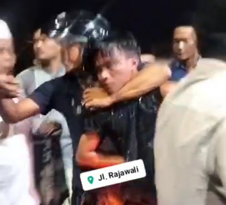 Pelaku Maling Sepeda Motor Kepergok Warga Jadi Amukan Warga Sampang