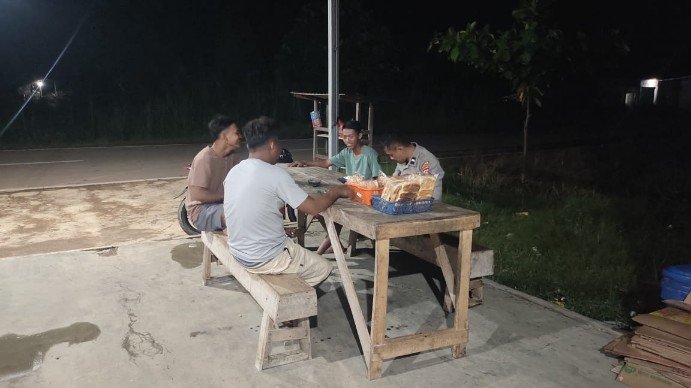 Rutin personil polsek Pandih Batu sosialisasi tentang larangan karhutla malam