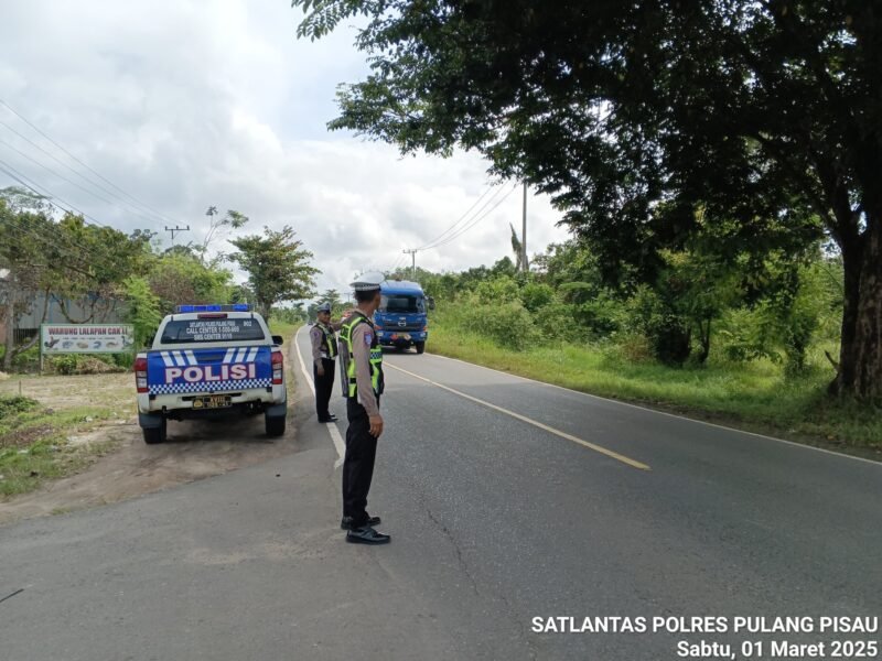 Patroli Satlantas Polres Pulang Pisau melaksanakan Strong Poin di daerah rawan laka lantas