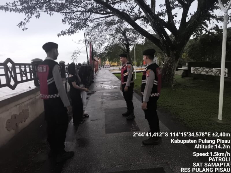 Berikan himbauan Kamtibmas kepada warga saat sedang Patroli Dialogis