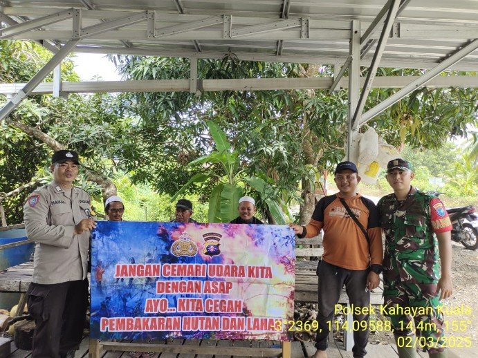 Personel Polsek Kahayan Kuala sambangi warga dan Memberikan himbauan Tentang Larangan Membakar hutan dan lahan