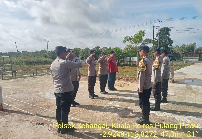 Personil polsek sebangau kuala melaksanakan serah terima piket penjagaan mako polsek sebangau kuala