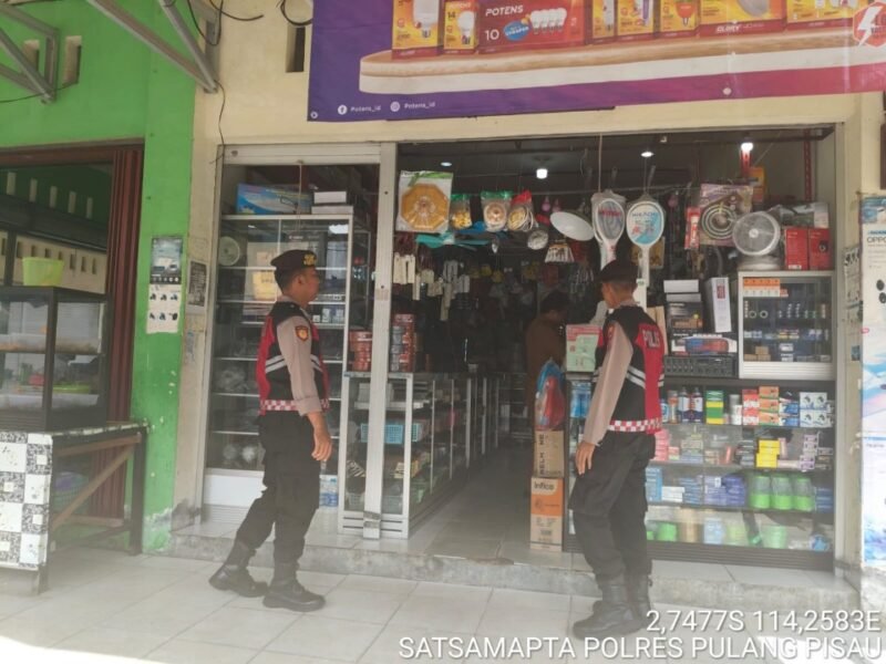 Datangi masyarakat dan ajak masyarakat untuk jaga Kamtibmas, itulah yang di sampaikan Petugas Patroli Sat Samapta