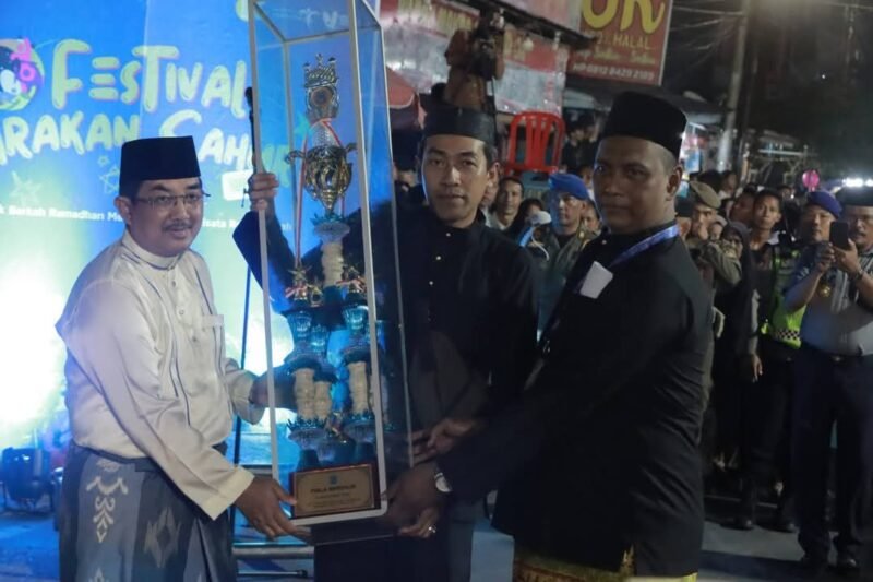 Bupati Tanjung Jabung Barat secara resmi membuka fastival arakan sahur dalam rangka menyambut ramadan 1446H tahun 2025