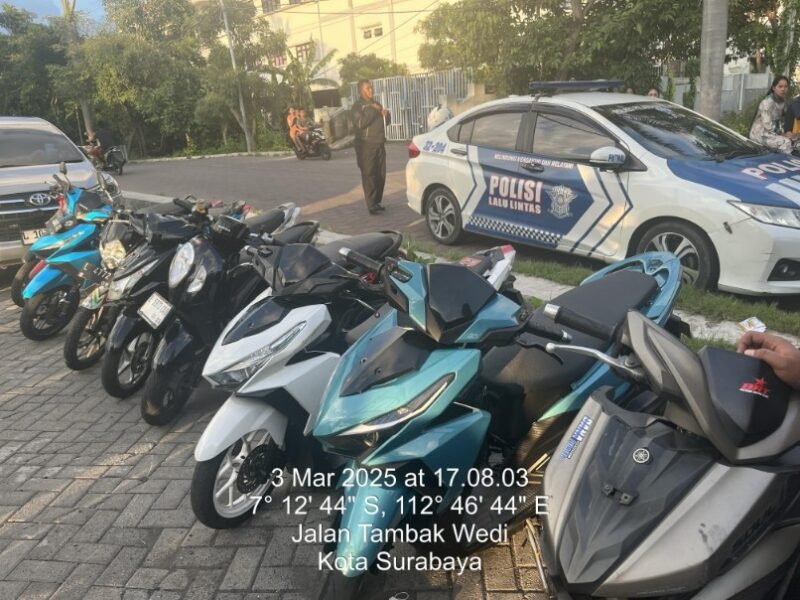 Polres Tanjung Perak Bubarkan Balap Liar di Akses Suramadu, Puluhan Pemuda Kendaraan diamankan