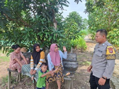 Personel Polsek Kahayan Kuala menyampaikan pesan Kamtibmas, dan Himbauan kamtibmas