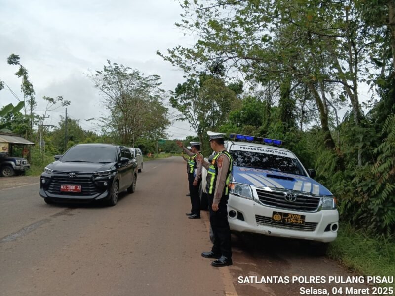 Patroli Satlantas Polres Pulang Pisau melaksanakan Strong Poin di daerah rawan laka lantas