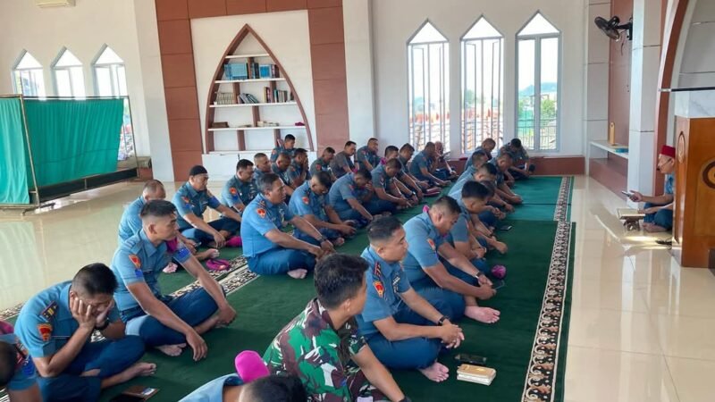 Tingkatkan Ibadah Di Bulan Suci Ramadhan, Prajurit Yonmarhanlan IV Laksanakan Tadarus