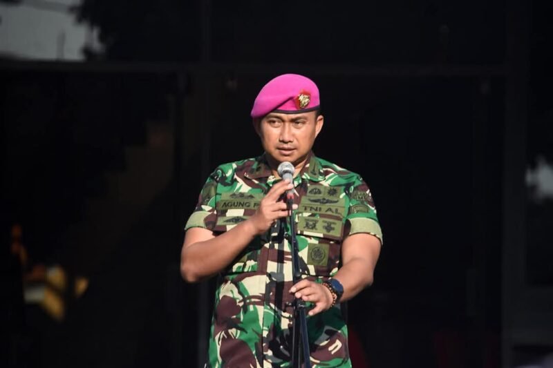Komandan Brigif 2 Marinir Terima Lattekpas Taruna AAL Korps Marinir