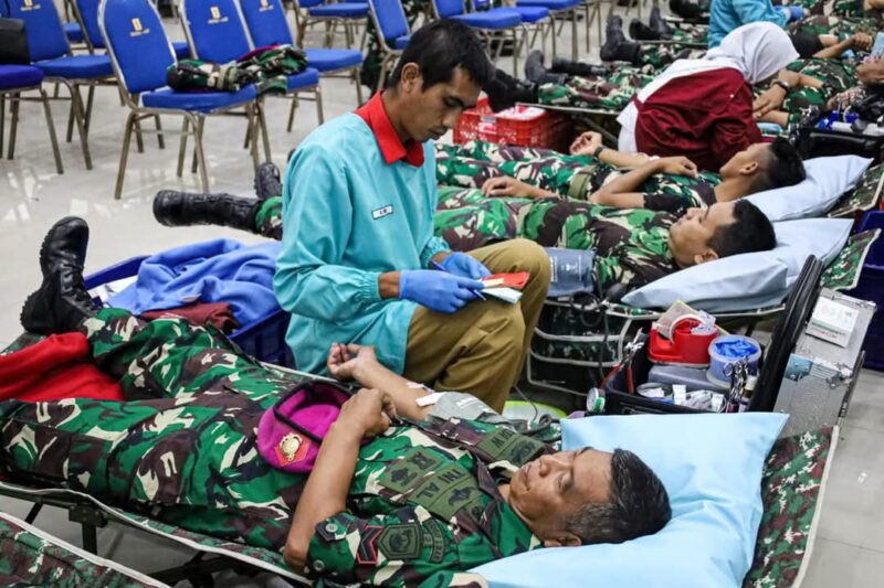 Prajurit Yonif 3 Marinir Laksanakan Donor Darah Pada Peringatan HUT Ke-24 Pasmar 2