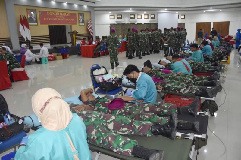 Peduli Sesama, Prajurit Yonif 5 Marinir Laksanakan Donor Darah