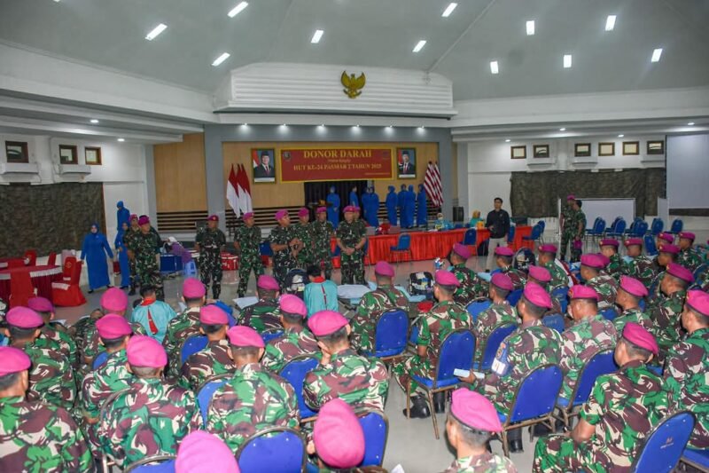 Peduli Sesama, Prajurit dan Jalasenastri Brigif 2 Marinir Laksanakan Donor Darah