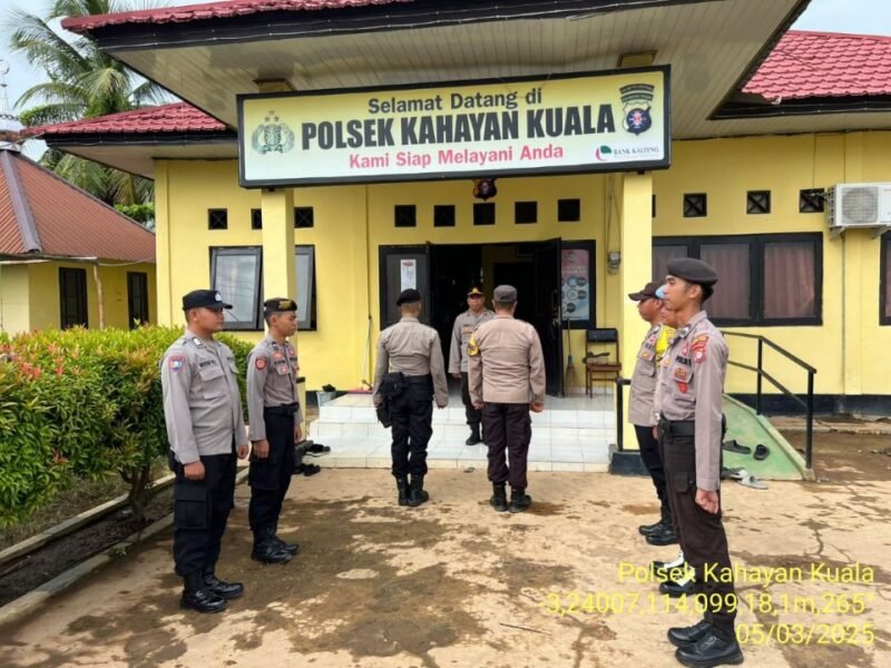 Rutinitas Personil polsek Kahayan kuala melaksanakan serah terima piket penjagaan mako polsek Kahayan kuala