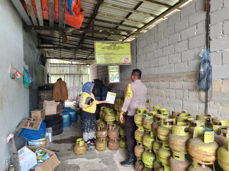 CEGAH GANGGUAN KAMTIBMAS DAN JALIN SILATURAHMI, BHABINKAMTIBMAS SAMBANGI WARGA DESA BINAAN