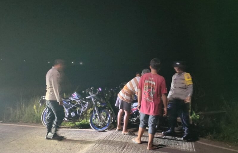 Antisipasi Balap Liar, Bhabinkamtibmas Food Estate Polsek Pandih Batu Imbau Remaja yang Sedang Ngumpul
