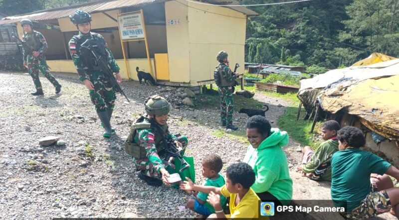Peduli Kesehatan dan Gizi Anak, Satgas Yonif 611/Awang Long Bagikan Makanan Bergizi