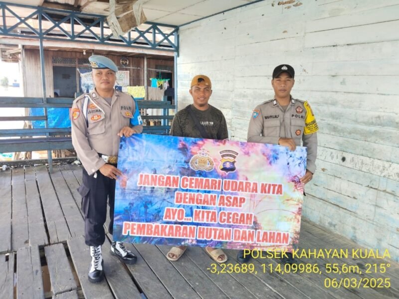 Personel Polsek Kahayan Kuala sambangi warga dan Memberikan himbauan Tentang Larangan Membakar hutan dan lahan