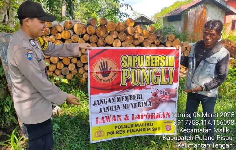 Bhabinkamtibmas Polsek Maliku Sosialisasikan Program Sapu Bersih Pungli