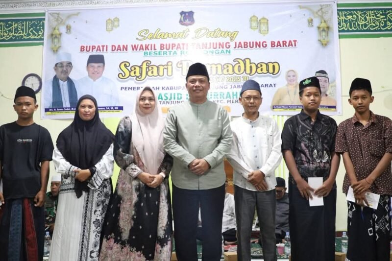Wakil Bupati Tanjab Barat Dr.H Katamso,SA,SE,ME memulai rangkaian Safari Ramadan di Masjid Baiturrahman desa tanjung makmur kecamatan merlung