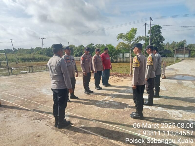 Personil polsek sebangau kuala melaksanakan serah terima piket penjagaan mako polsek sebangau kuala