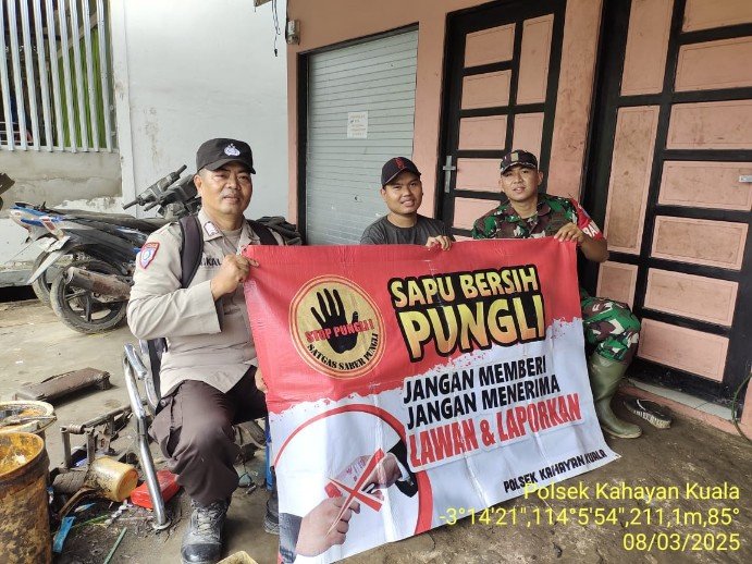 Polsek Kahayan Kuala lakukan sosialisasi kepada warga terkait telah di bentuknya Tim Satgas Saber Pungli di Wilkum Polres Pulang Pisau.