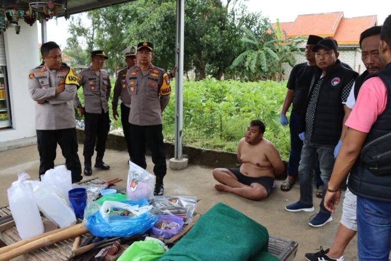 Kapolres Pamekasan Turun Langsung Geledah Rumah Bandar Narkoba di Proppo, 4 Tersangka Ditangkap