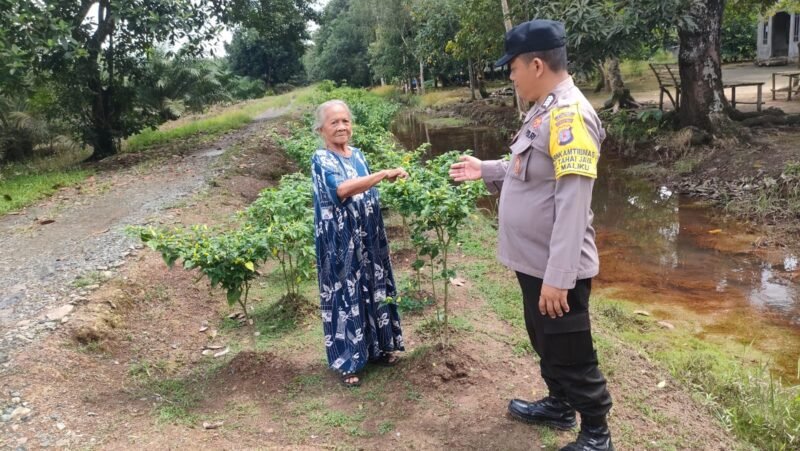 Personel Polsek Maliku Sosialisasi Kepada Masyarakat Kecamatan Maliku