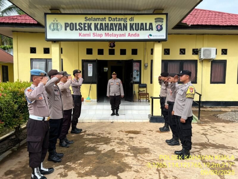 Rutinitas Personil polsek Kahayan kuala melaksanakan serah terima piket penjagaan mako polsek Kahayan kuala