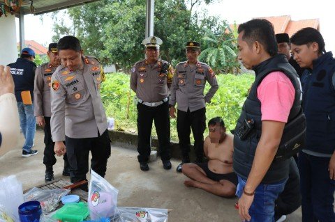 Polres Pamekasan Geledah Rumah Diduga Bandar Narkoba, 4 Tersangka Diamankan