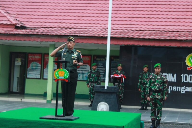 Kodim 1008/Tabalong Gelar Upacara Rutin Pengibaran Bendera Merah Putih dengan Khidmat