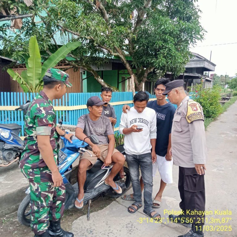 Personel Polsek Kahayan Kuala menyampaikan pesan Kamtibmas, dan Himbauan kamtibmas