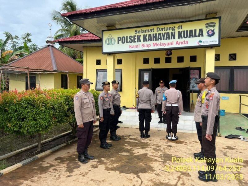 Rutinitas Personil polsek Kahayan kuala melaksanakan serah terima piket penjagaan mako polsek Kahayan kuala