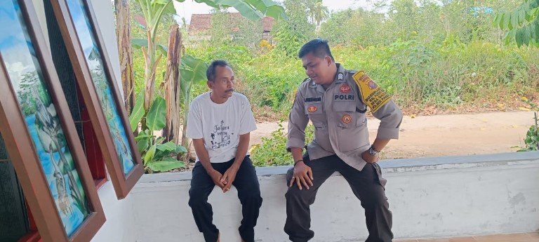 Wujud Kedekatan Dengan Masyarakat, Bhabinkamtibmas Aktif Sambangi Warga Desa Binaanya