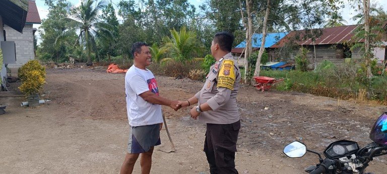 Dengan Rutin Sambang, Bhabinkamtibmas Food Estate Sampaikan Pesan Kamtibmas