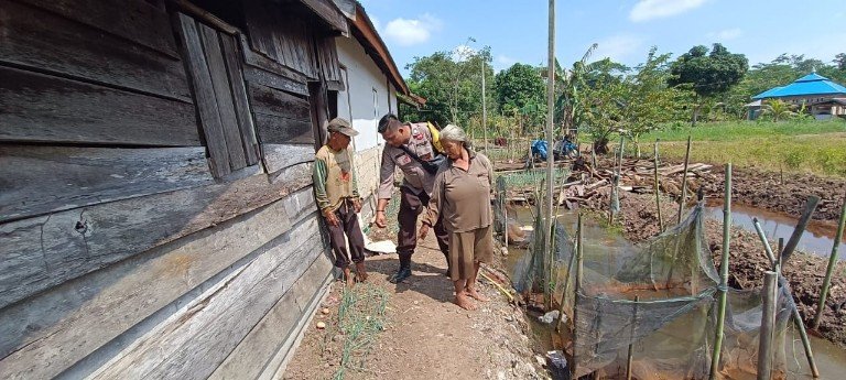 Bhabinkamtibmas sambang dan memberikan himbauan kamtibmas Kepada warga Desa Gadabung