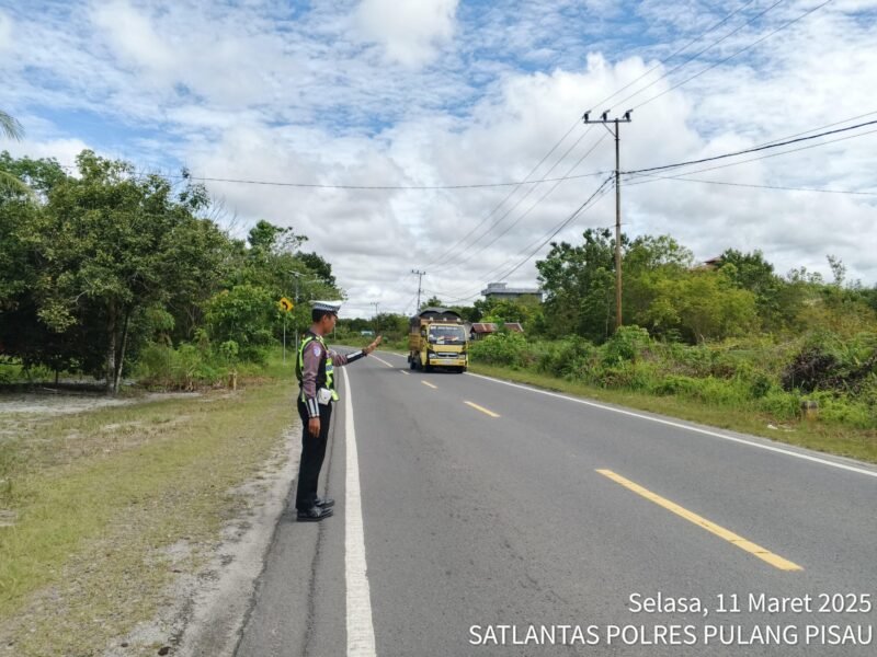 Anggota Satlantas Polres Pulang Pisau Laksanakan Patroli Di Lokasi Rawan Laka Lantas
