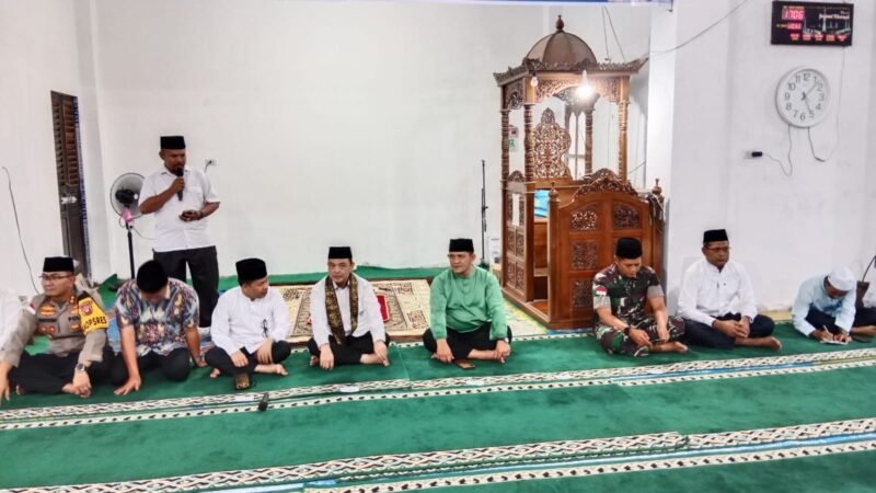 Dandim Dan Forkopimda Sambas Dampingi Kunjungan Safari Ramadhan Gubernur Kalbar Di Kecamatan Sejangkung