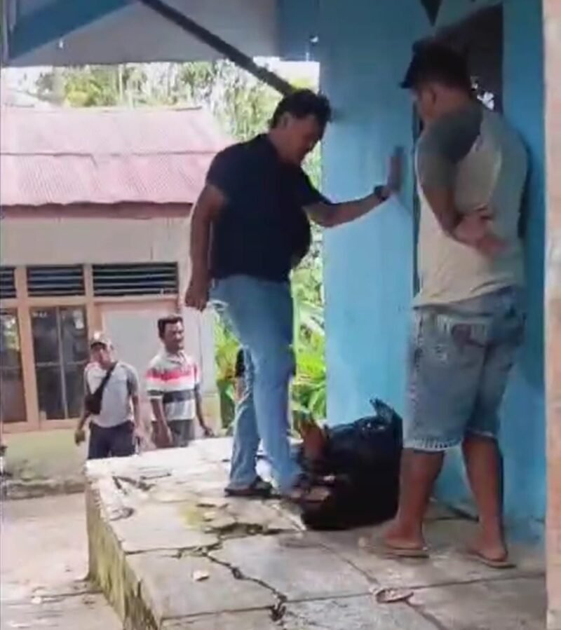 Viral Video Wahyu Gunawan Buser Polres Kotabaru Injak Kepala Orang, Temannya Parman Intimidasi Wartawan
