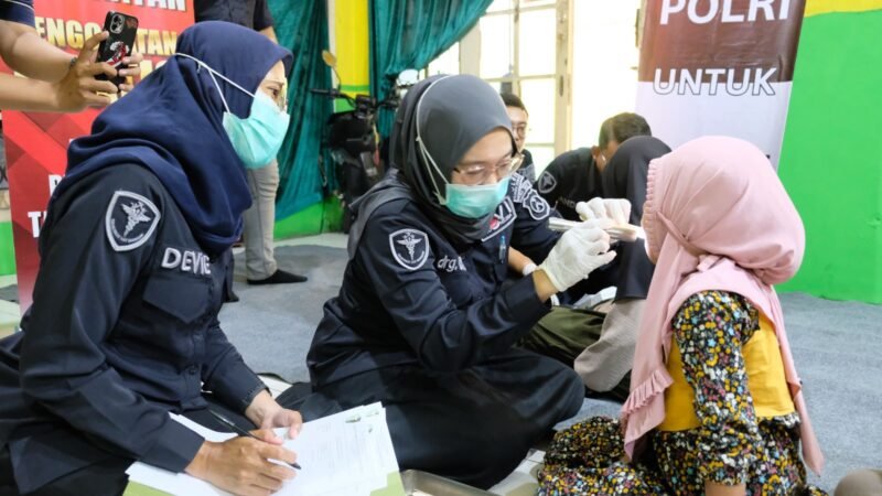 Polres Pelabuhan Tanjung Perak Gelar Bakti Kesehatan untuk Anak Yatim Piatu di Panti Asuhan Rumah Harapan