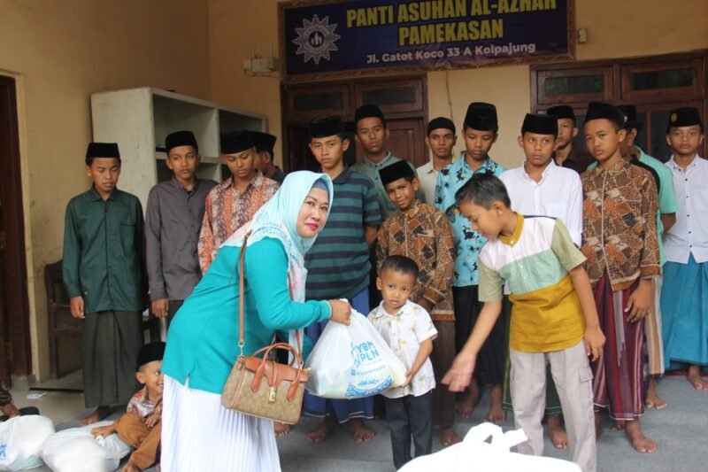 Puluhan Anak Yatim di Panti Asuhan Dapat Bantuan Paket Sembako Dari Srikandi PLN, Simak Selengkapnya