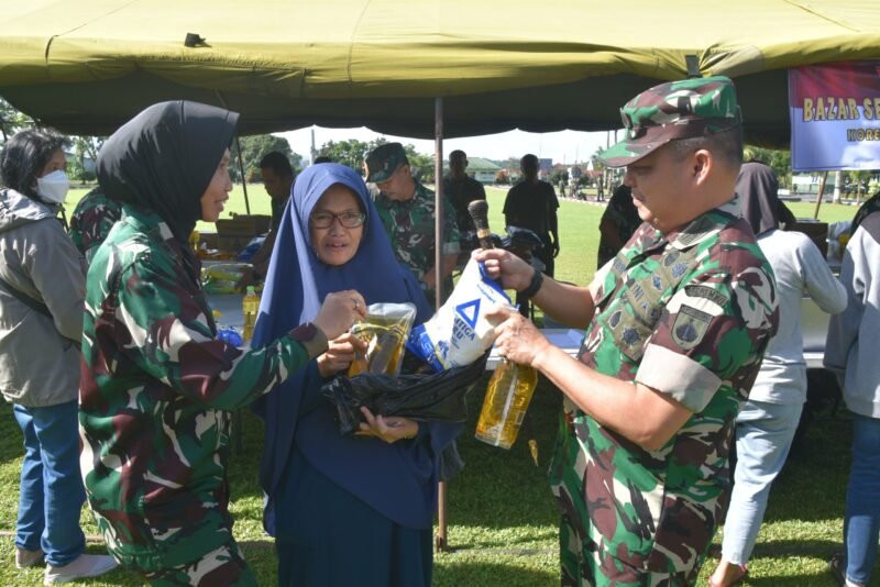 Bazar Sembako Murah Korem 071/Wijayakusuma, Ringankan Kebutuhan Pokok Masyarakat